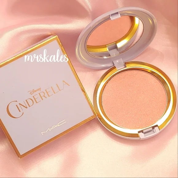Mac Cinderella "Coupe d'Chic" Iridescent Powder